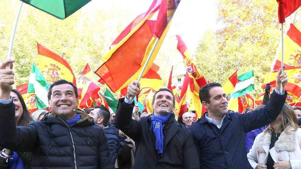 Casado y Moreno este sábado en un acto electoral en Granada (Foto: EFE).