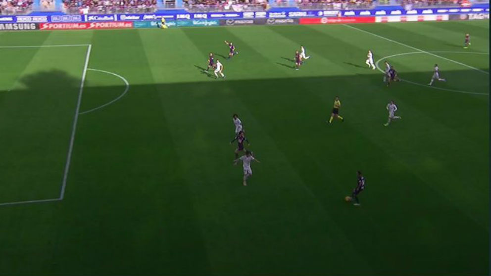 El VAR dijo que Cucurella no estaba en fuera de juego.