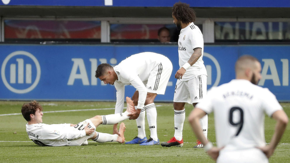 Odriozola se lesiona en Ipurúa. (EFE)