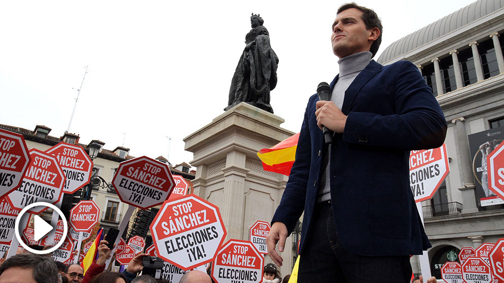 rivera00101Albert Rivera, a las puertas del Teatro Real en un acto de Ciudadanos. (Francisco Toledo