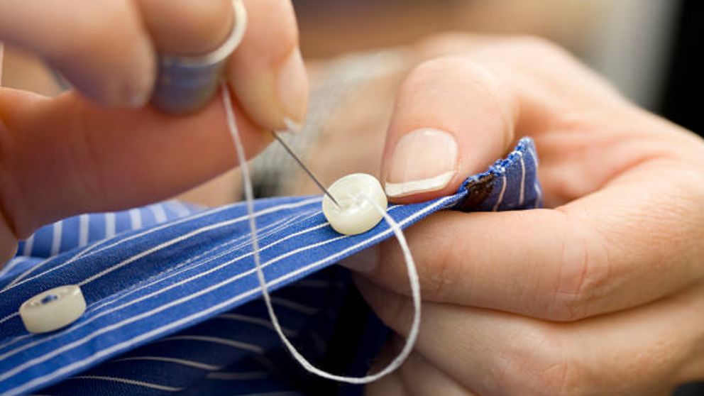 Aprende cómo coser un botón de manera fácil