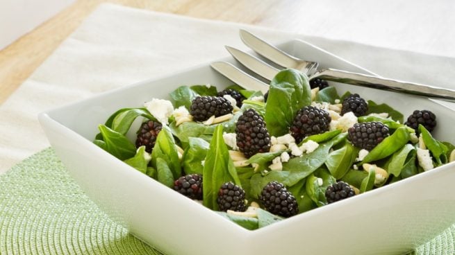 Receta de ensalada de espinacas y moras