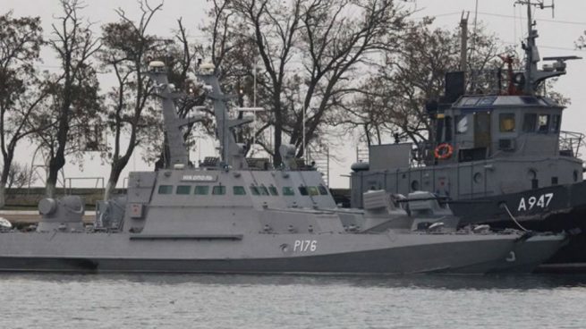 Rusia mantiene atracados los tres buques ucranianos capturados en el puerto de Kerch
