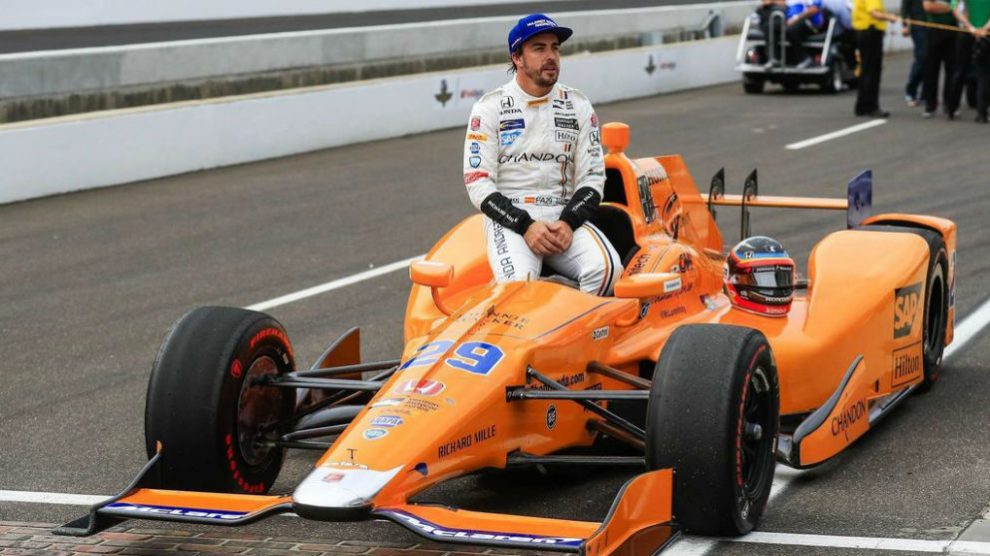 Fernando Alonso, en la línea de salida de las 500 millas de Indianápolis.