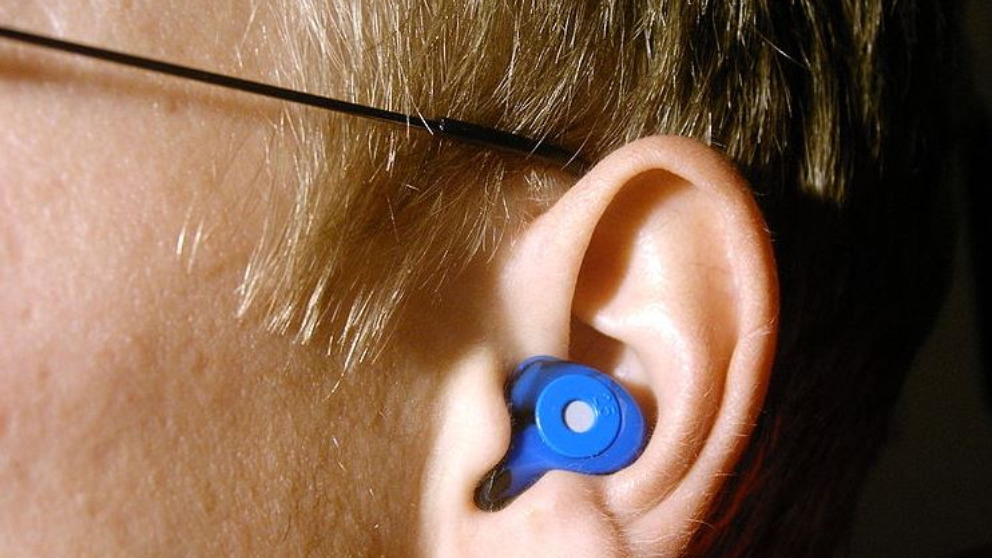 Las causas por tener pitidos en los oídos son distintas según la persona