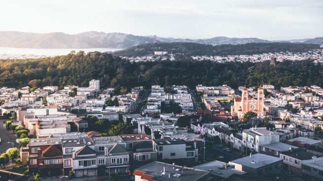 Qué es una zona suburbana en una ciudad y qué características tiene