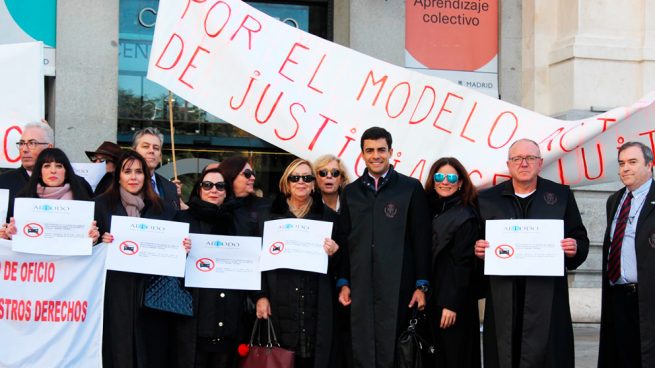 Los abogados se manifiestan contra Carmena porque ‘Madrid Central’ perjudicará a la Justicia