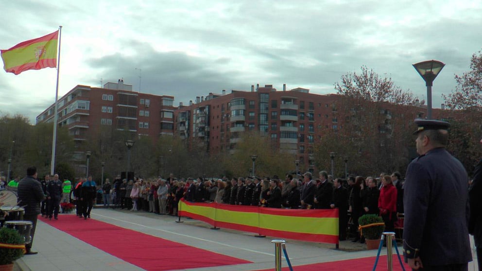 Homenaje a la bandera de España en Alcorcón.