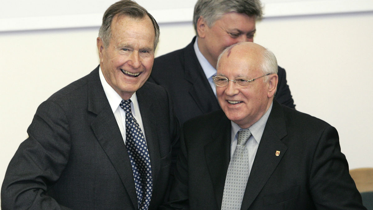 Bush y Gorbachov en una imagen de archivo (AFP).