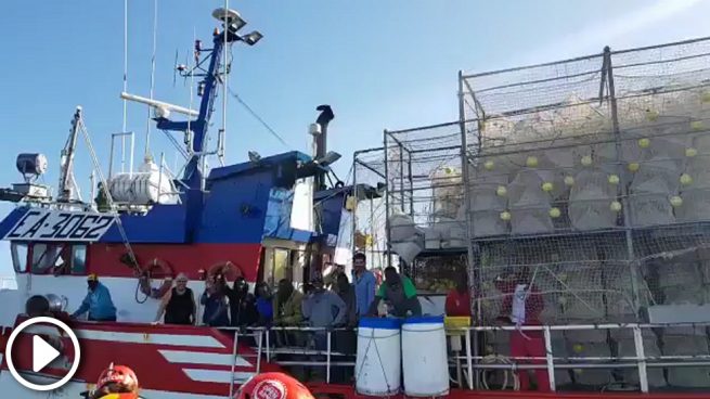 El pesquero español deja en Malta por orden del Gobierno a los 11 inmigrantes rescatados