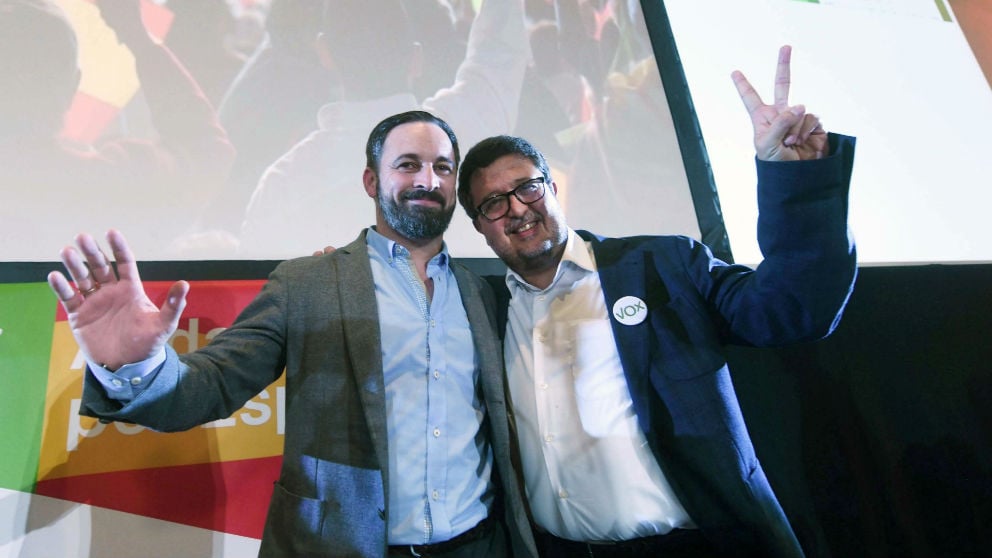 Santi Abascal con el candidato a la presidencia de la Junta de Andalucía, Francisco Serrano.