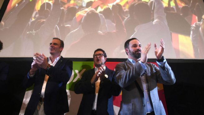 Los primeros diputados de VOX juran el cargo «por España»