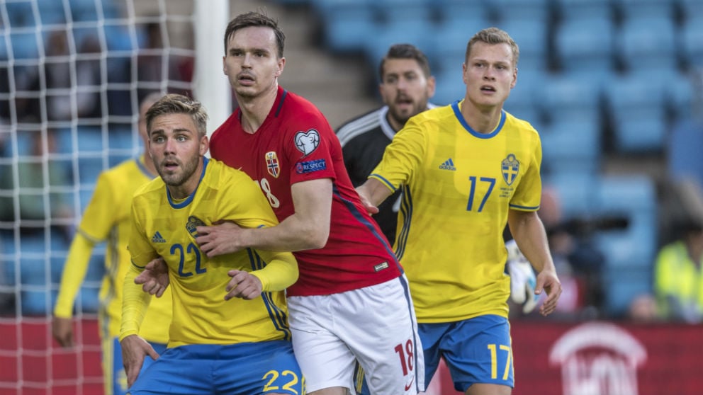 Suecia y Noruega durante un amistoso el año pasado. (Getty)