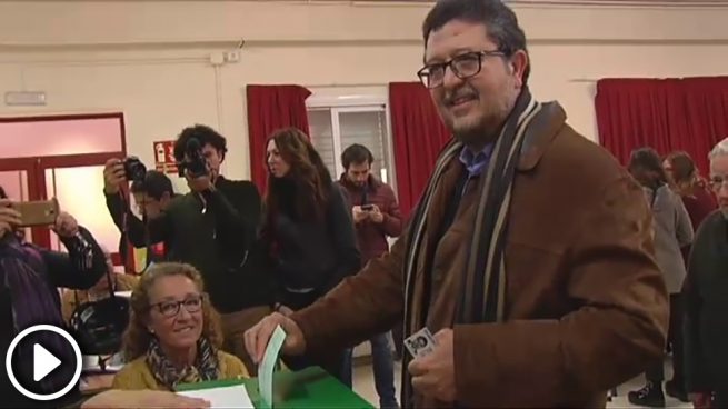 Francisco Serrano vota en Sevilla y espera que VOX esté en el Parlamento Andaluz