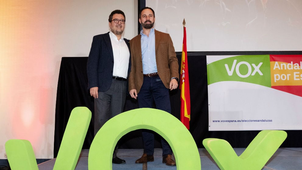 El presidente de Vox, Santiago Abascal, y el candidato a la presidencia de la Junta de Andalucía, Francisco Serrano