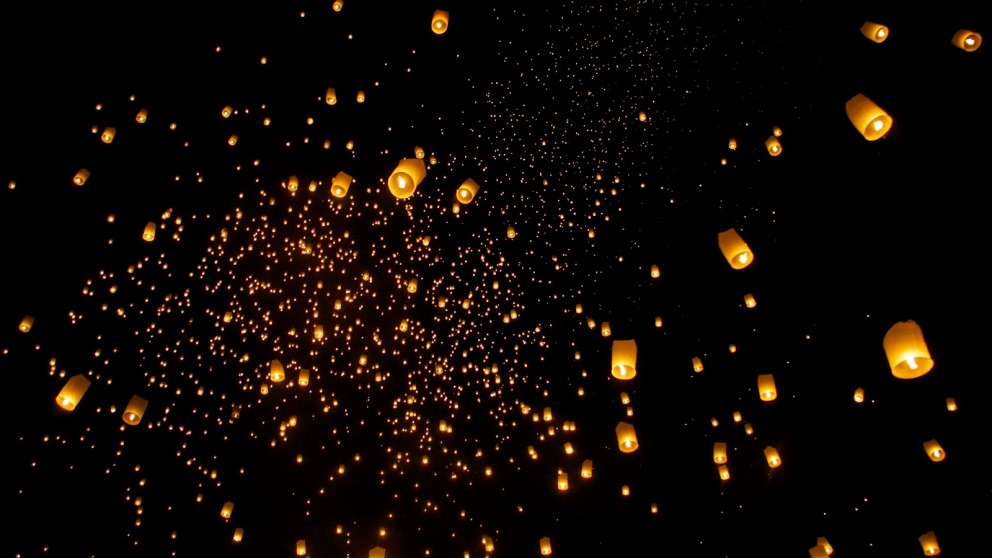 Las lámparas voladoras de papel dejan imágenes espectáculares