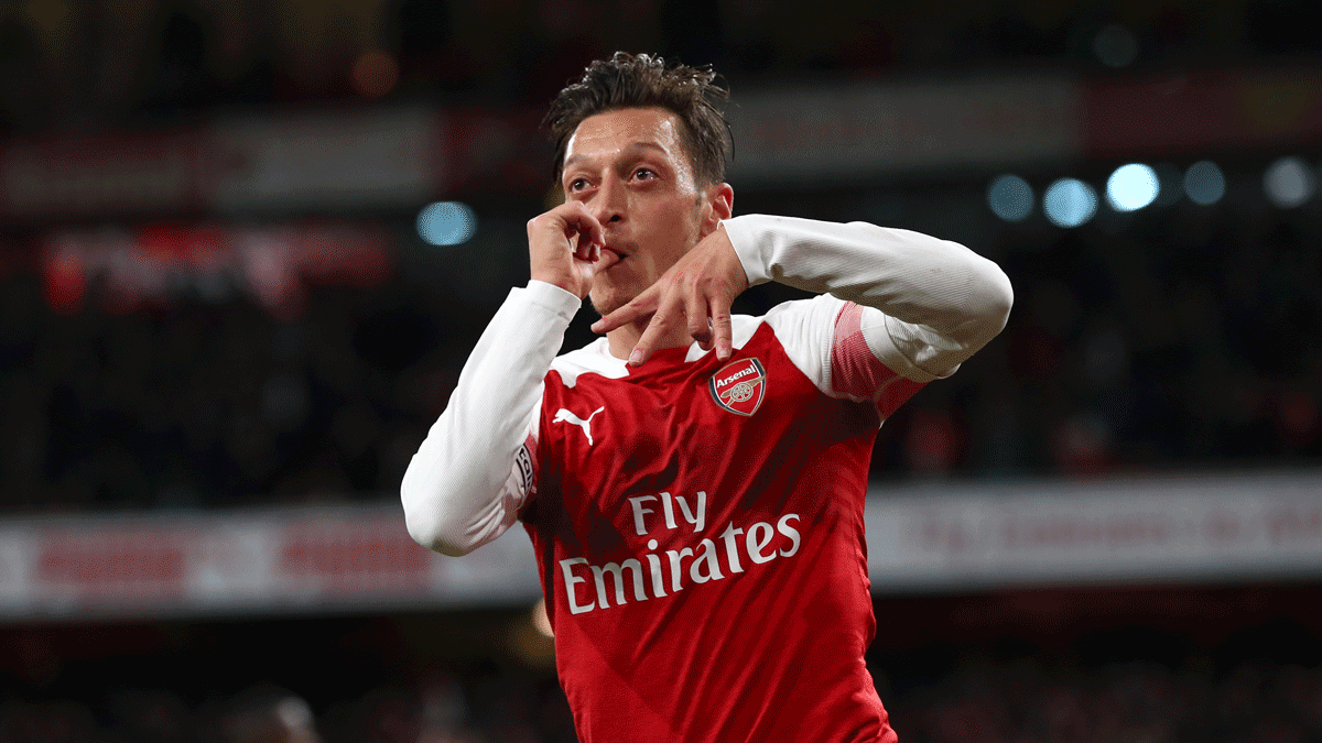 Ozil, celebrando un gol con el Arsenal.