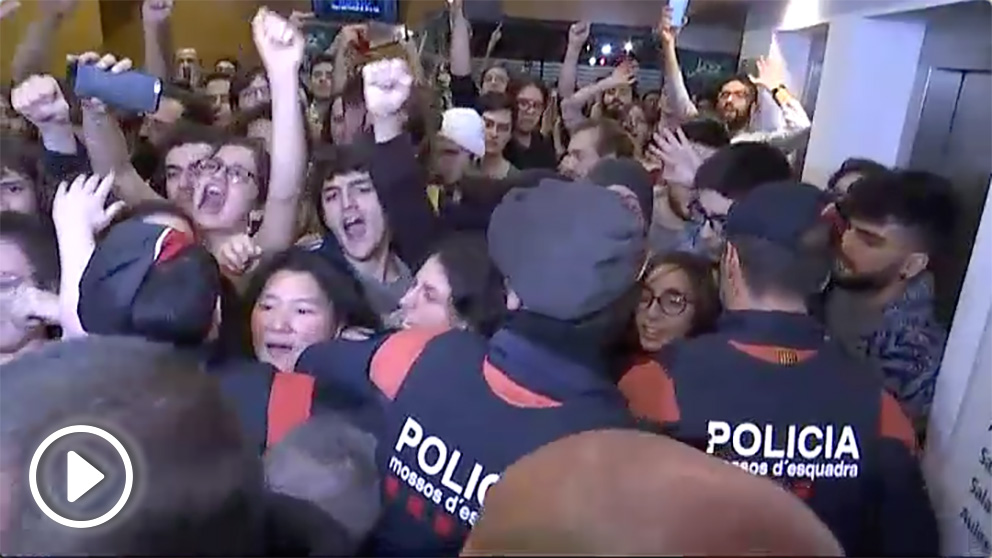 Escrache independentista en un acto de Ciudadanos en el Liceu de Barcelona.