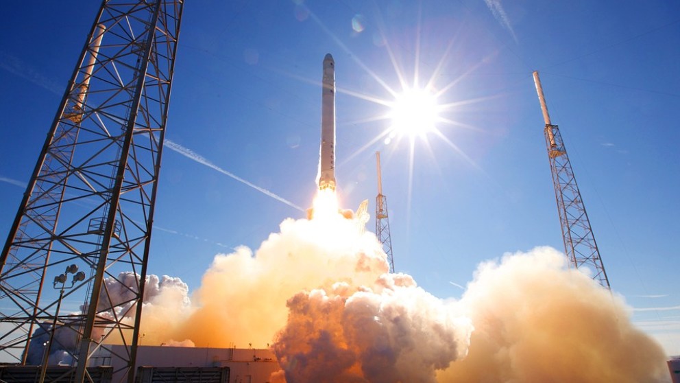 SpaceX lanza al espacio las cenizas de un centenar de difuntos amantes del universo