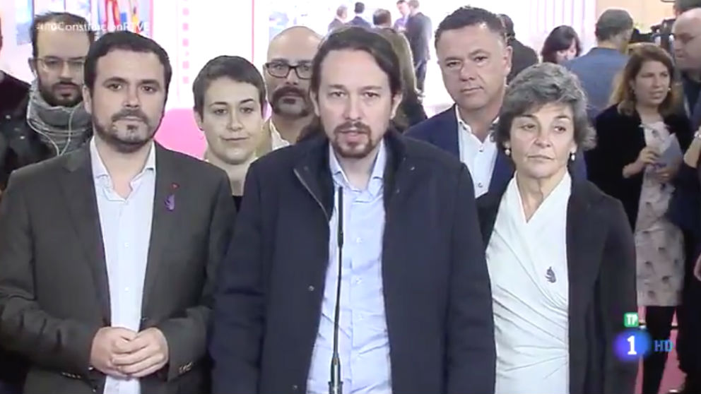 El líder de Podemos, Pablo Iglesias, y el resto de diputados de Unidos Podemos en el Congreso de los diputados