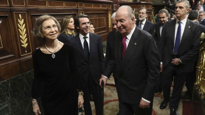 Los Reyes Juan Carlos y Sofía son la sorpresa en la felicitación navideña de la Familia Real