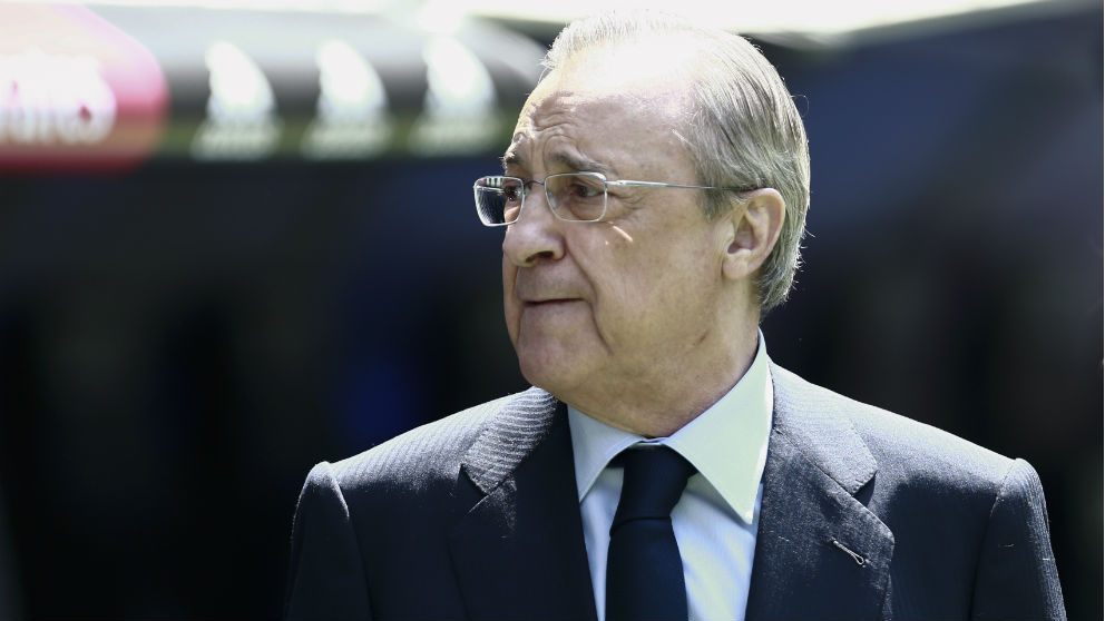 Florentino Pérez en el Santiago Bernabéu. (AFP)