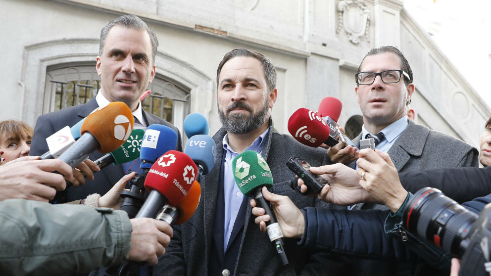 Santiago Abascal con varios dirigentes de VOX. Foto: Europa Press