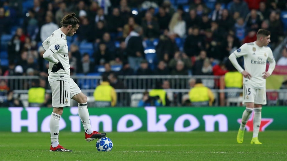 Bale y Valverde se lamentan tras un gol del CSKA. (Getty)