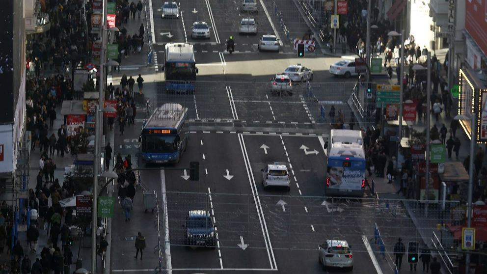 Tráfico en la Gran Vía de Madrid. Foto: Europa Press