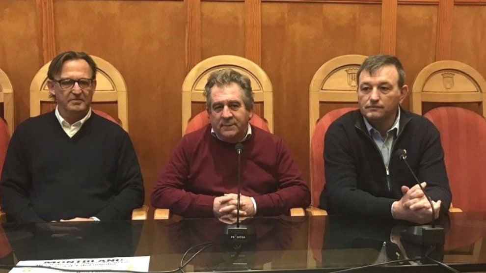 El alcalde de ERC en Montblanc, Josep Andreu Domingo (centro), inicia una huelga de hambre en apoyo a los presos separatistas (Foto: Europa Press)