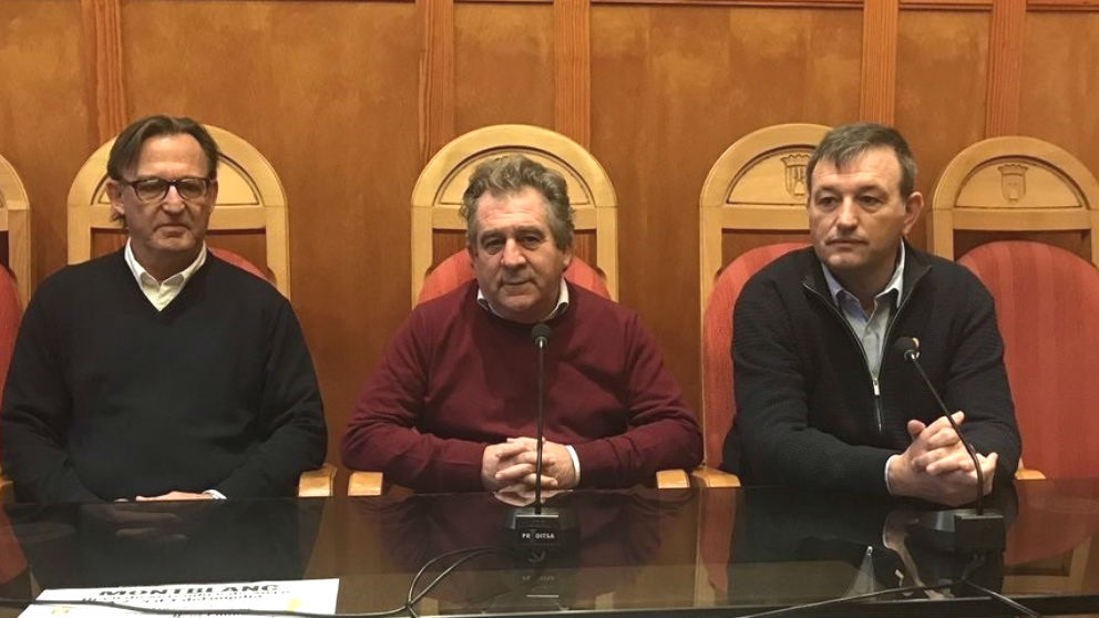 El alcalde de ERC en Montblanc, Josep Andreu Domingo (centro), inicia una huelga de hambre en apoyo a los presos separatistas (Foto: Europa Press)