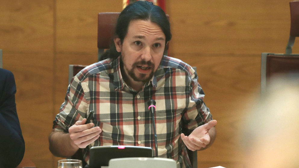 El secretario general de Podemos, Pablo Iglesias, comparece en la Comisión de investigación sobre la financiación de los partidos políticos, esta mañana en el Senado. (Foto: Efe)