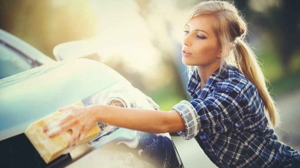 Todos los pasos para limpiar los faros del coche