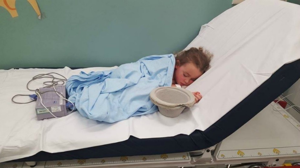 Madre comparte la imagen de su hija hospitalizada por bullying. Remueve conciencias