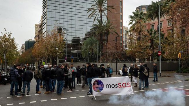 mossos-cortan-calles-