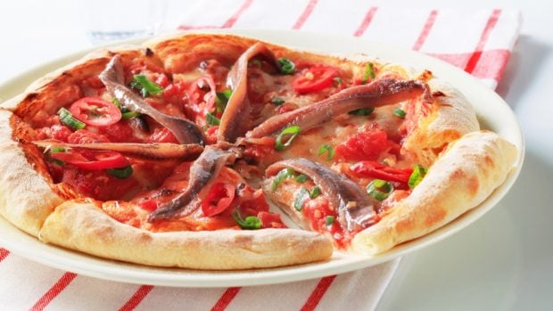 pizza con queso y anchoas