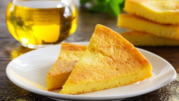 Receta de polenta con col y queso al horno