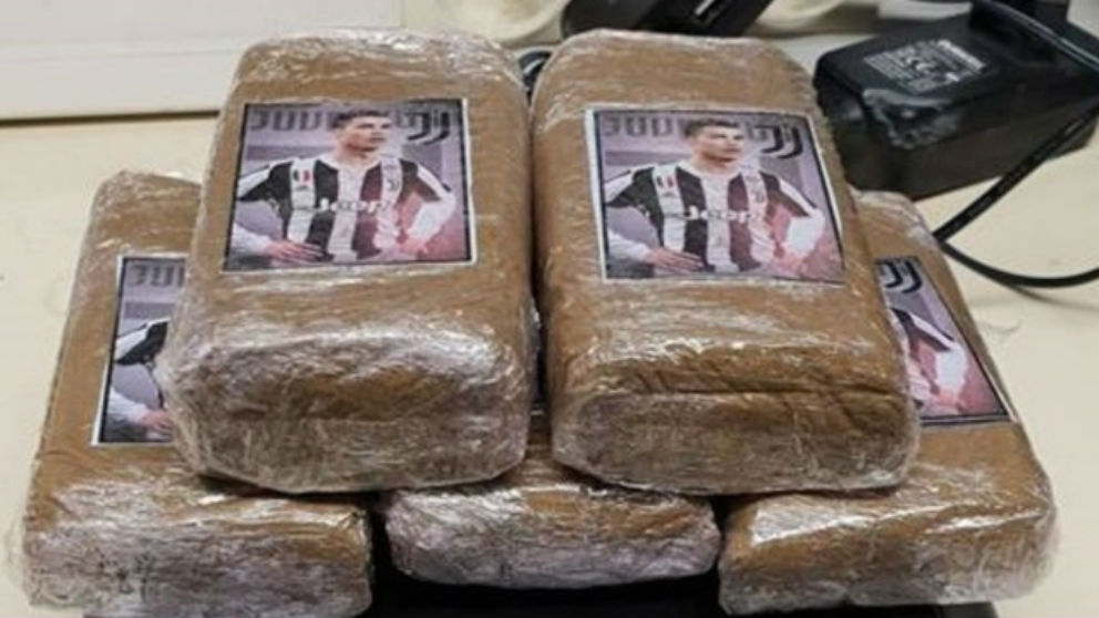 La droga incautada con la imagen de Cristiano Ronaldo. (Le Matin)