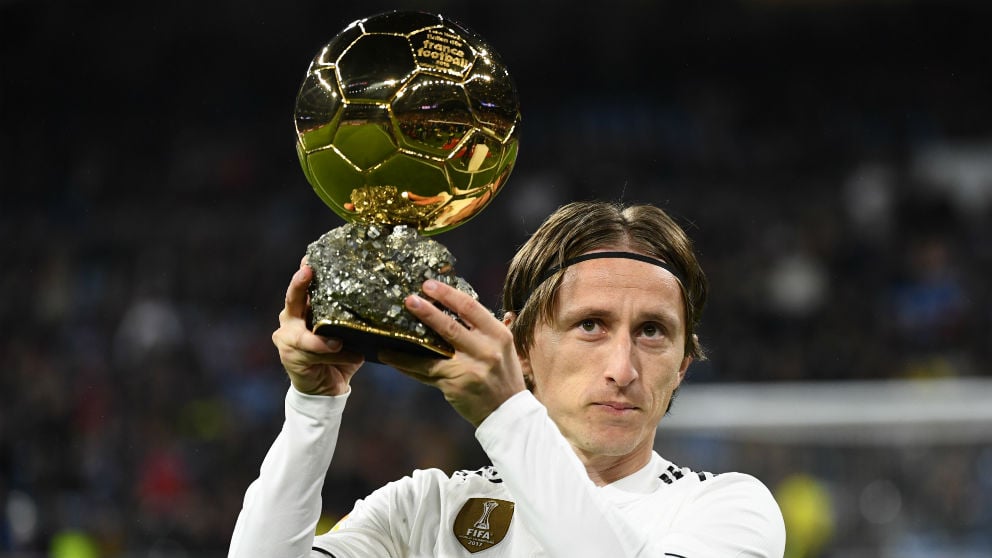Modric con el Balón de oro (AFP)