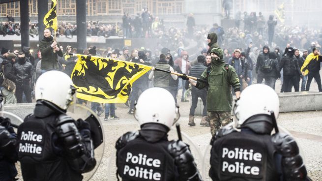 Cerca de un centenar de detenidos en una manifestación de la extrema derecha en Bruselas