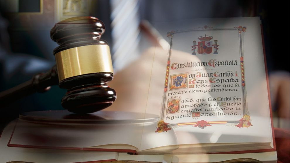 El artículo 20 de la Constitución española ampara el secreto profesional de los periodistas.