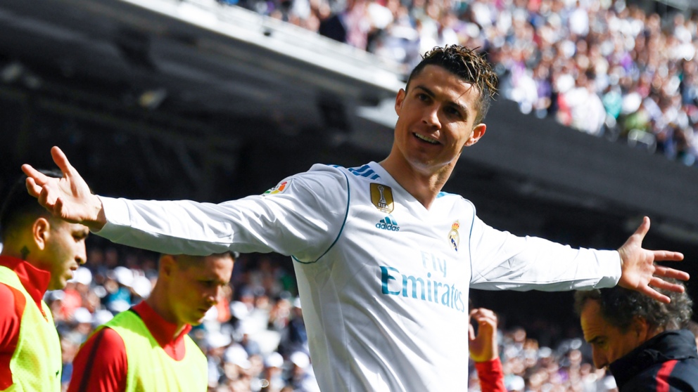 Cristiano Ronaldo celebra su gol con el Real Madrid en el derbi ante el Atlético de Madrid (AFP).
