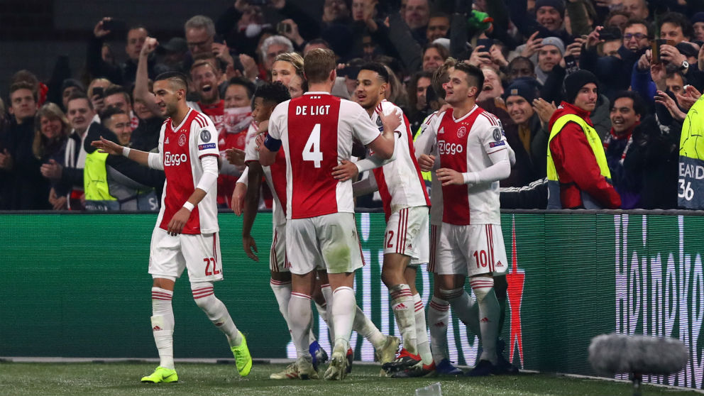 Los jugadores del Ajax celebran un gol. (Getty)