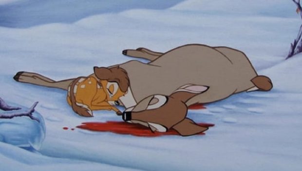 El momento en el que Bambi descubre que su madre ha sido asesinada por un cazador furtivo.