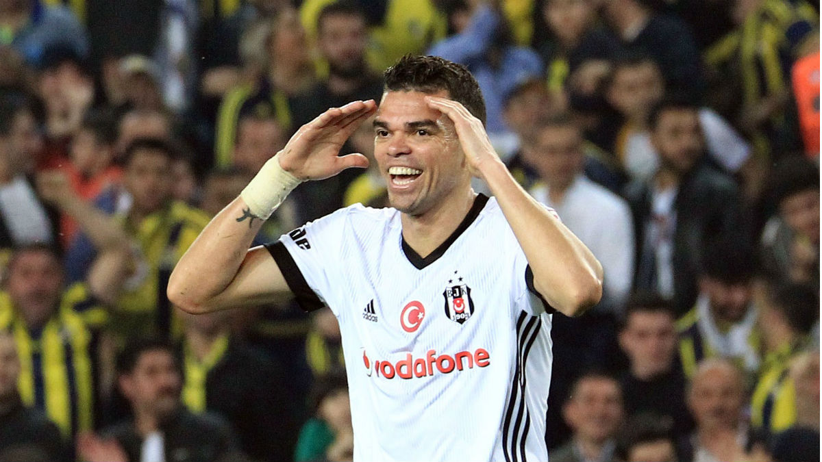 Pepe, durante un partido del Besiktas (Getty).