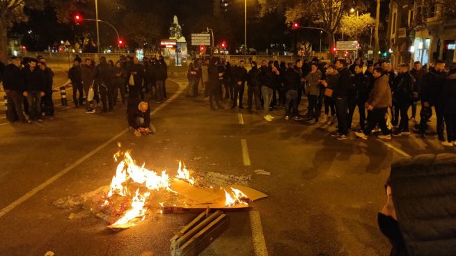 Los Mossos cortan la Gran Vía de Barcelona en protesta por sus condiciones de trabajo