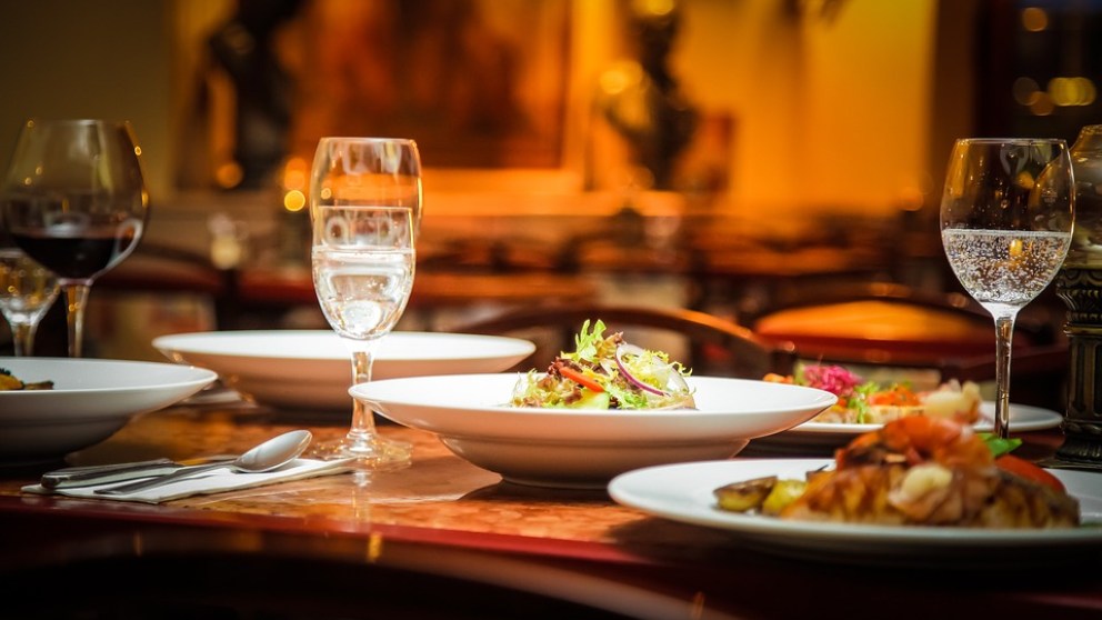 Los restaurantes provocan obesidad, según un nuevo estudio científico internacional