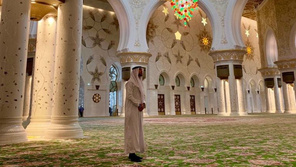 Sergio Ramos, en la mezquita de Dubai. (Instagram)