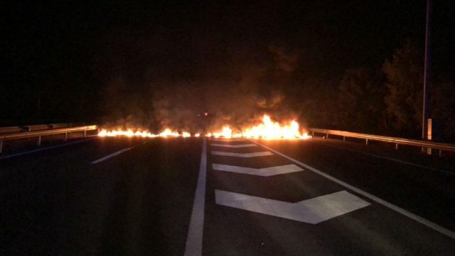 Al menos 15 carreteras ya están cortadas por los CDR en Cataluña