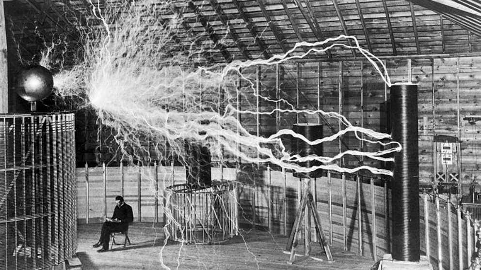 Pudo Nikola Tesla viajar en el tiempo y el espacio